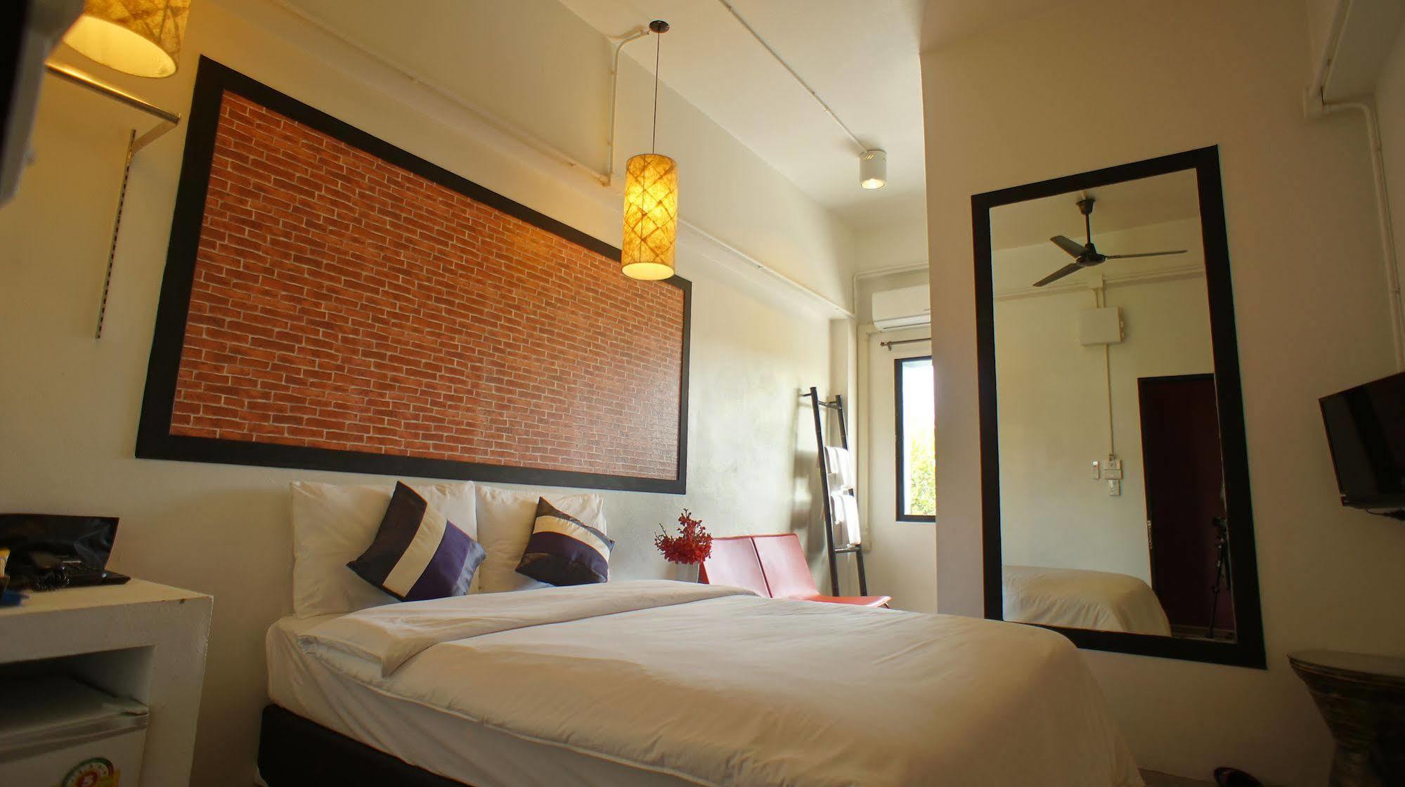 Walking Street Residence - Sha Extra Plus Chiang Mai Extérieur photo